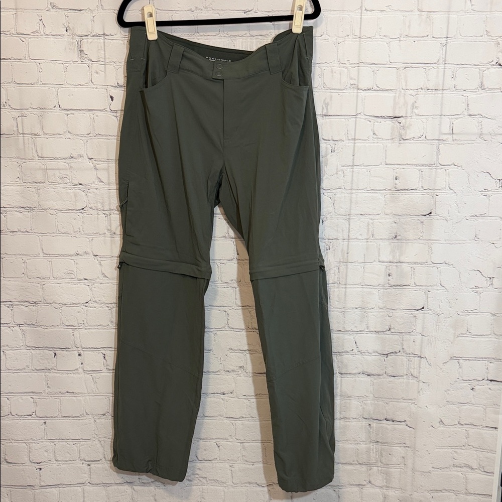 Columbia Women’s Olive Green Omni Shield Convertible Pants Size 14 Short.